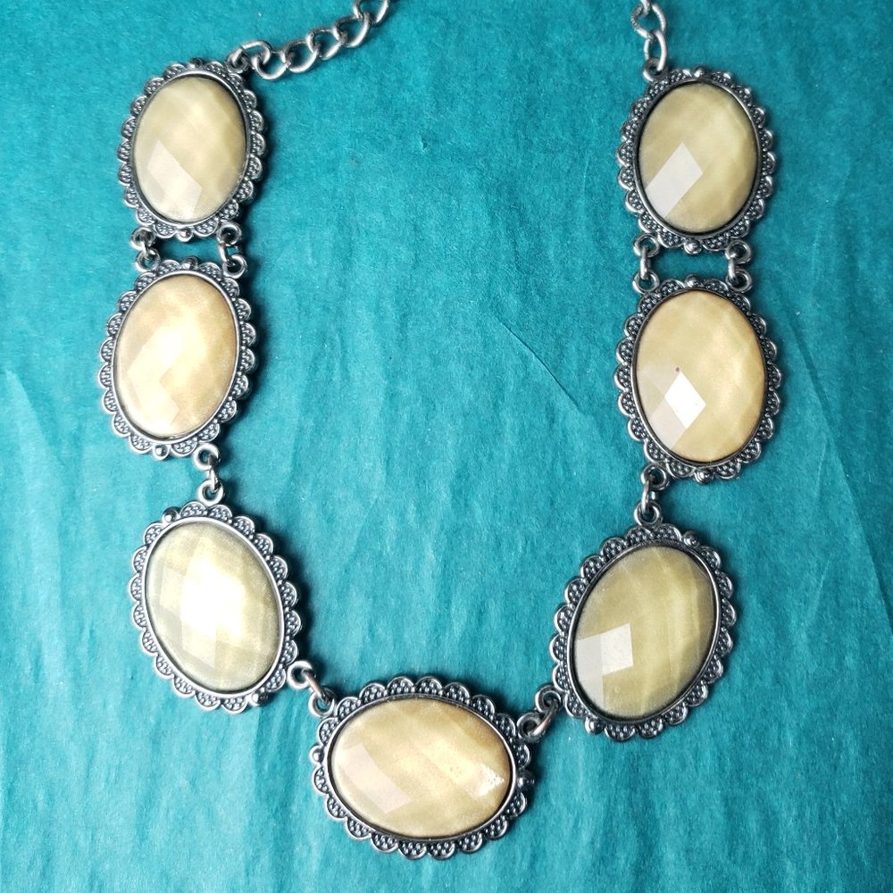 2/10$ NY victorian inspired necklace